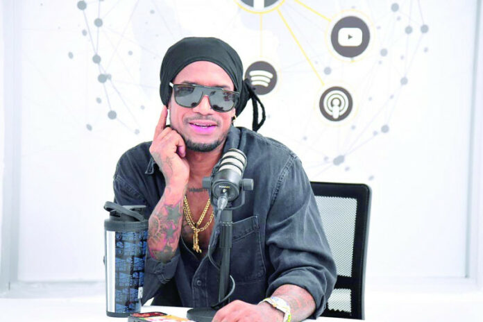 Vakeró durante entrevista en el podcast “El Cuartico”, de LISTÍN DIARIO.