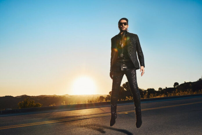 Beto Cuevas regresa a Santo Domingo con su concierto acústico en el Teatro Nacional
